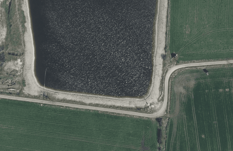 Irrigation pond at Alböke Gård with floating solar system