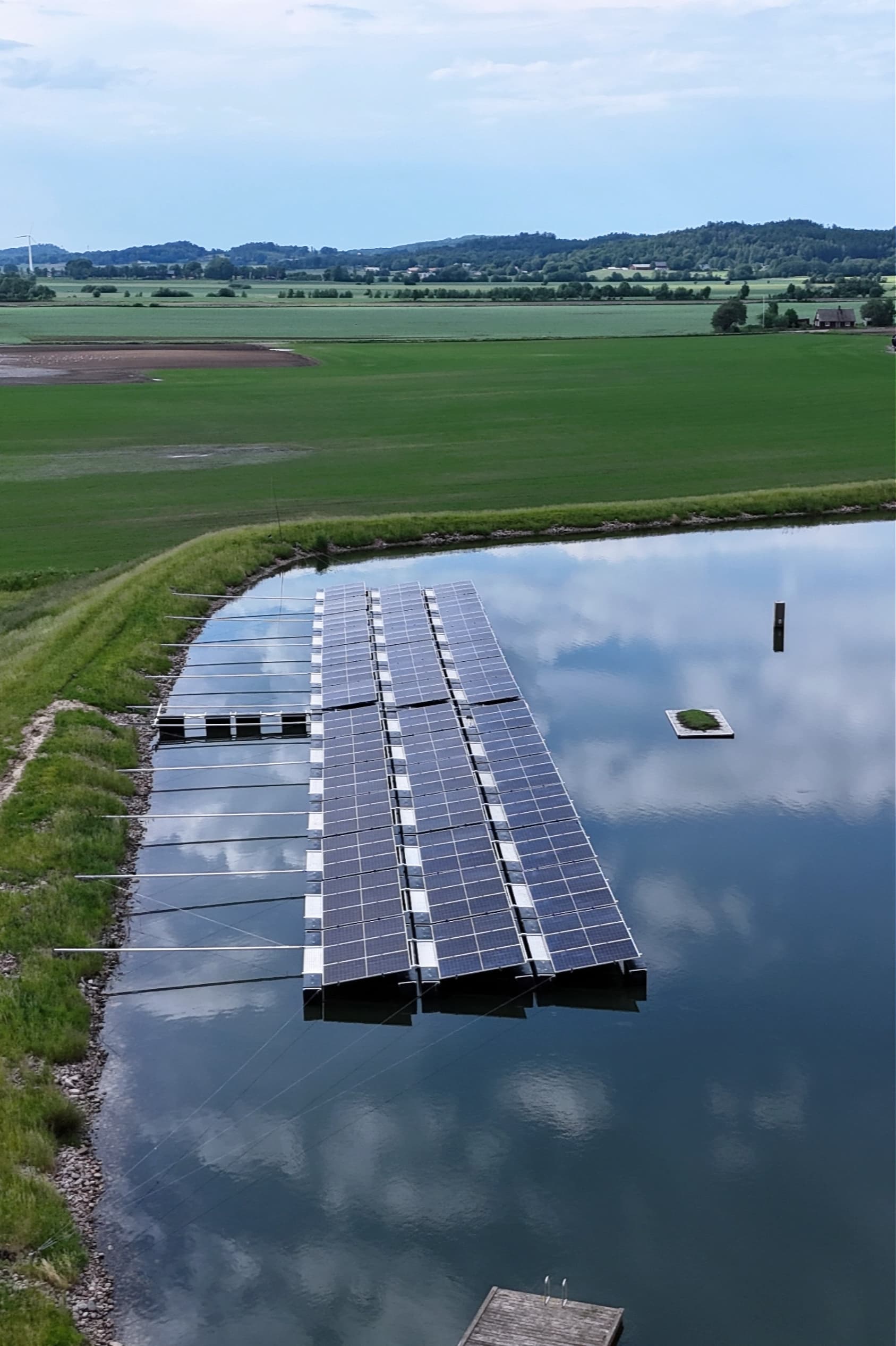 Flytande solcellspark i drift — Sunsurf Solars vision från 2020