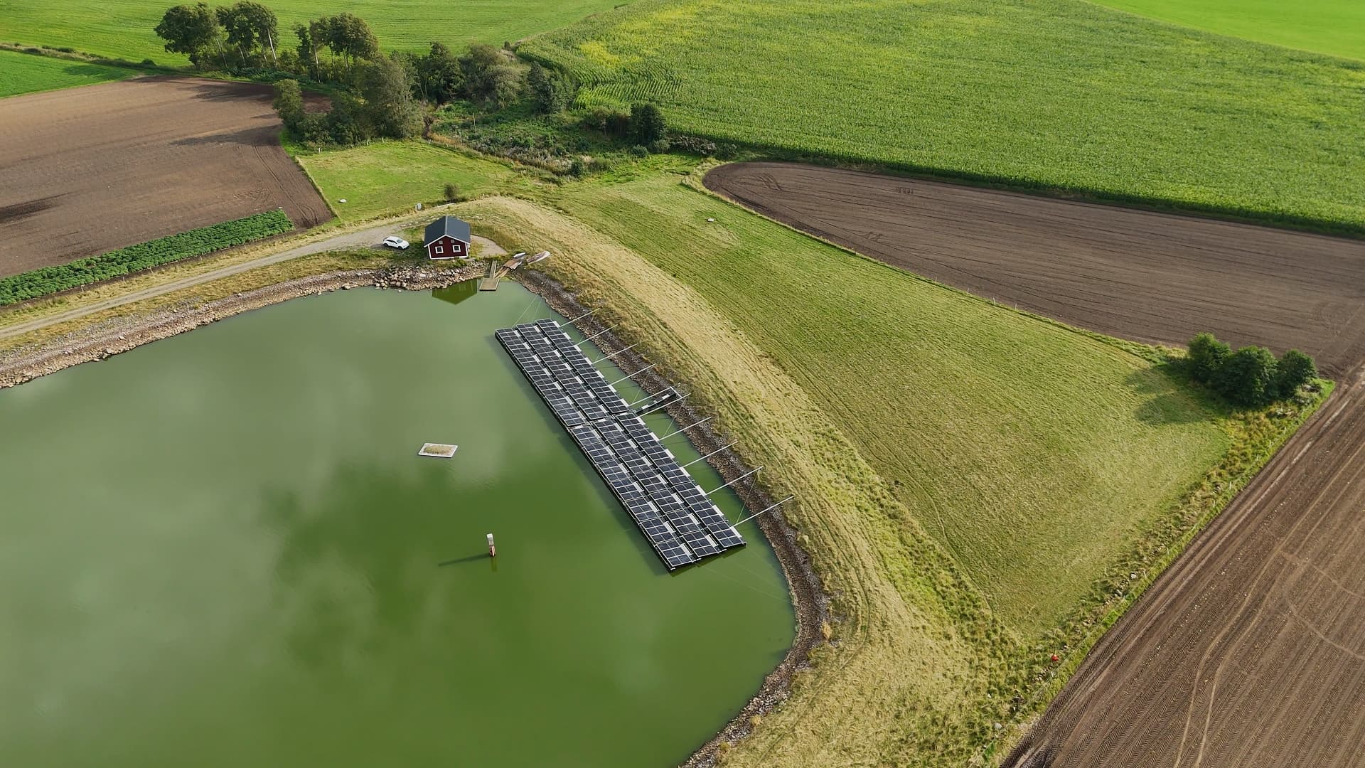 Tångagård bevattningsdamm med flytande solcellssystem